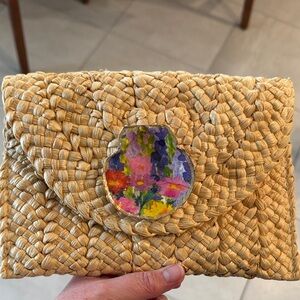 Woven Raffia Shell 
Clutch with Colorful Seashell